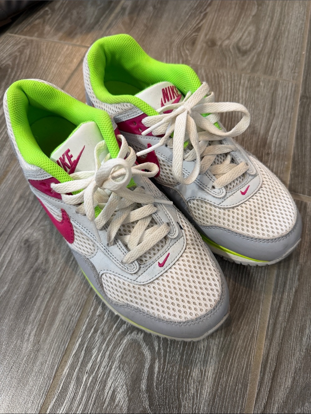 Nike Womens 8.5 Air Max Correlate Sneakers Shoes Pink and Neon Green mesh